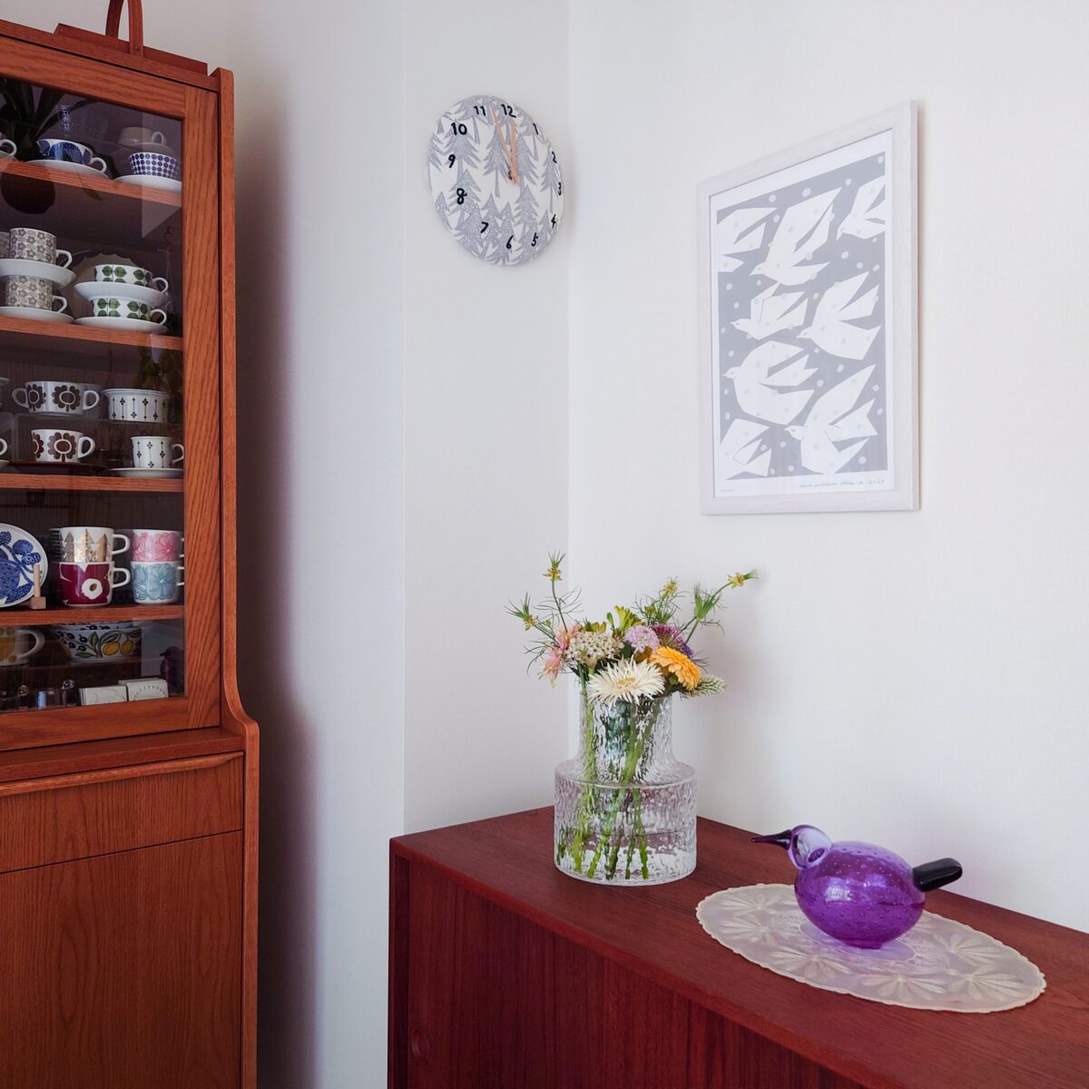 暮らしのインテリア】それぞれの持つ良さを活かしながら飾る。イッタラ